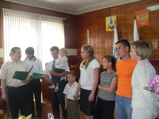 лучшие  семьи Вельского района получили диплом «Признательность» губернатора Архангельской области
